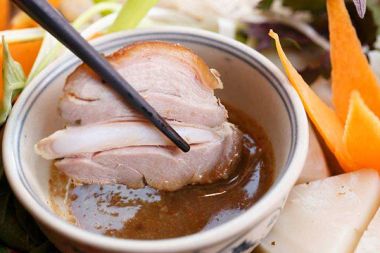 Cách Chế Biến Món Lợn Bản Thui Luộc Thơm Ngon - Chi Tiết Từng Bước